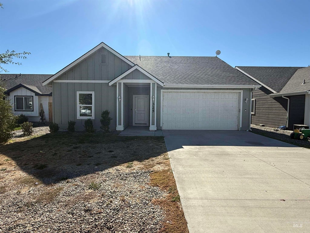 Photo of 325 W Nevada Ave, Homedale, ID 83628 (MLS # 99004610)