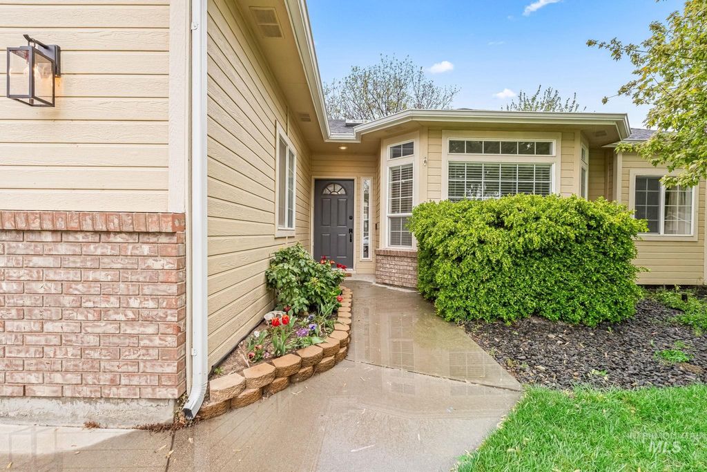 Photo of 2776 N Fieldstone Way, Meridian, ID 83646 (MLS # 98983414)