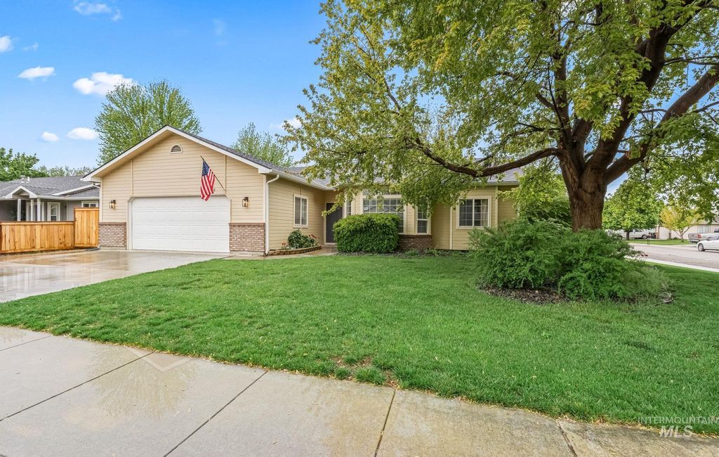 Photo of 2776 N Fieldstone Way, Meridian, ID 83646 (MLS # 98983414)