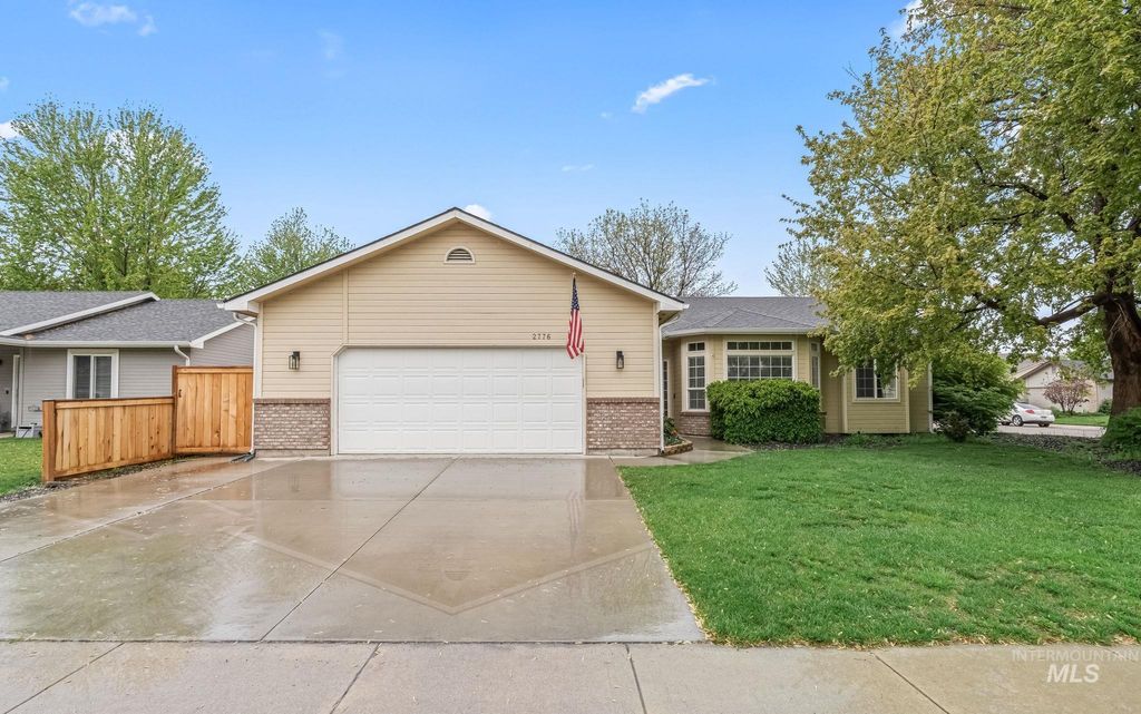 Photo of 2776 N Fieldstone Way, Meridian, ID 83646 (MLS # 98983414)