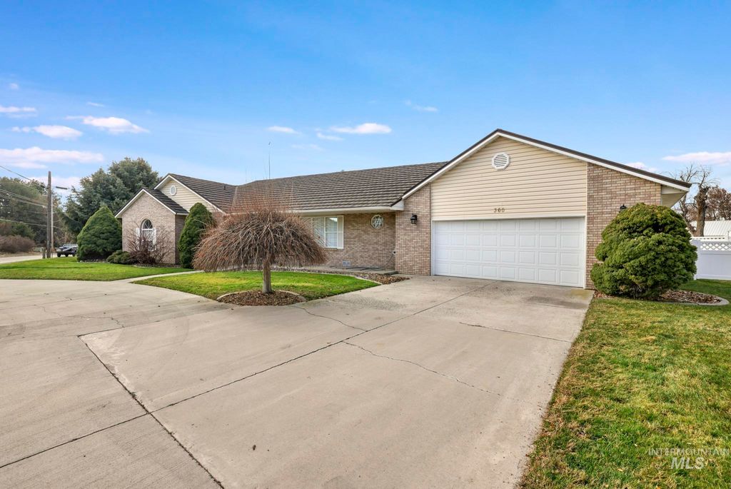 Photo of 360 E Main St, Hagerman, ID 83332 (MLS # 98970603)