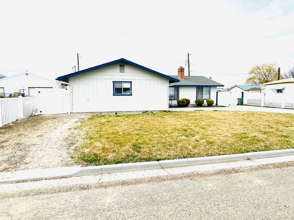 Photo of 1111 W D St, Vale, OR 97914 (MLS # 98978236)