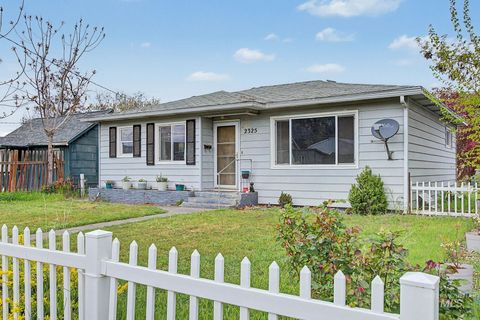 Photo of 2325 8th Avenue, Lewiston, ID 83501 (MLS # 98983848)