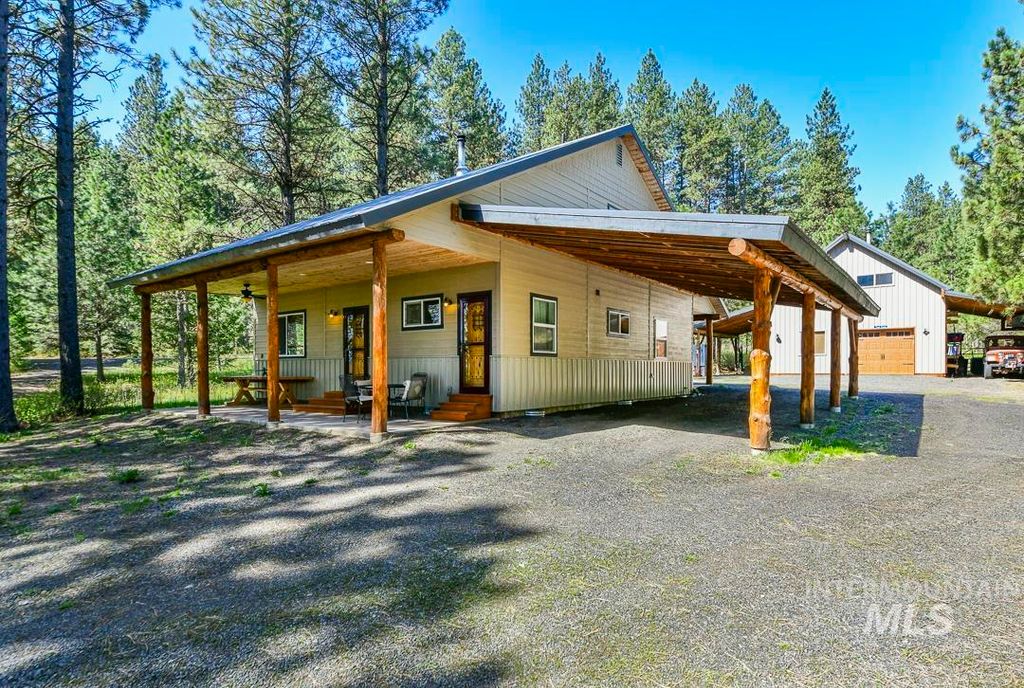 Photo of 4022 Granite View Rd, New Meadows, ID 83654 (MLS # 98983004)
