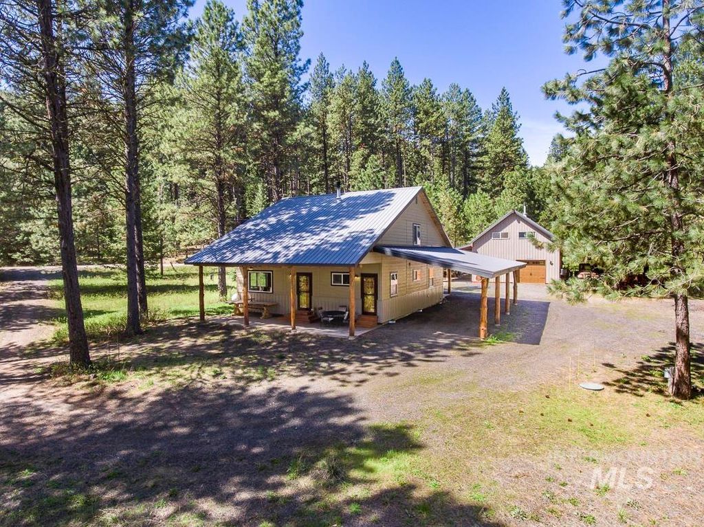 Photo of 4022 Granite View Rd, New Meadows, ID 83654 (MLS # 98983004)