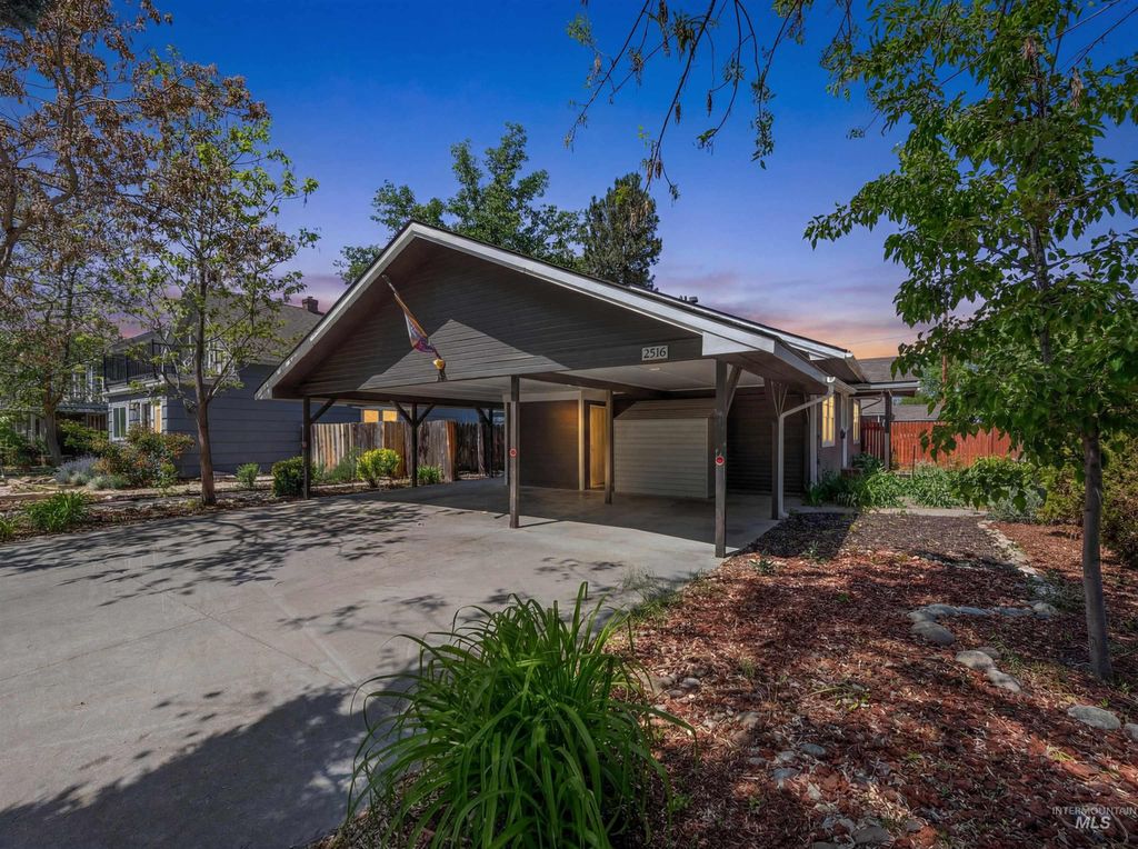 Photo of 2514 W Jefferson St #2, Boise, ID 83702 (MLS # 98986436)