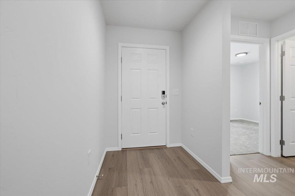 Photo of 402 Hildago Way, Caldwell, ID 83605 (MLS # 98989788)