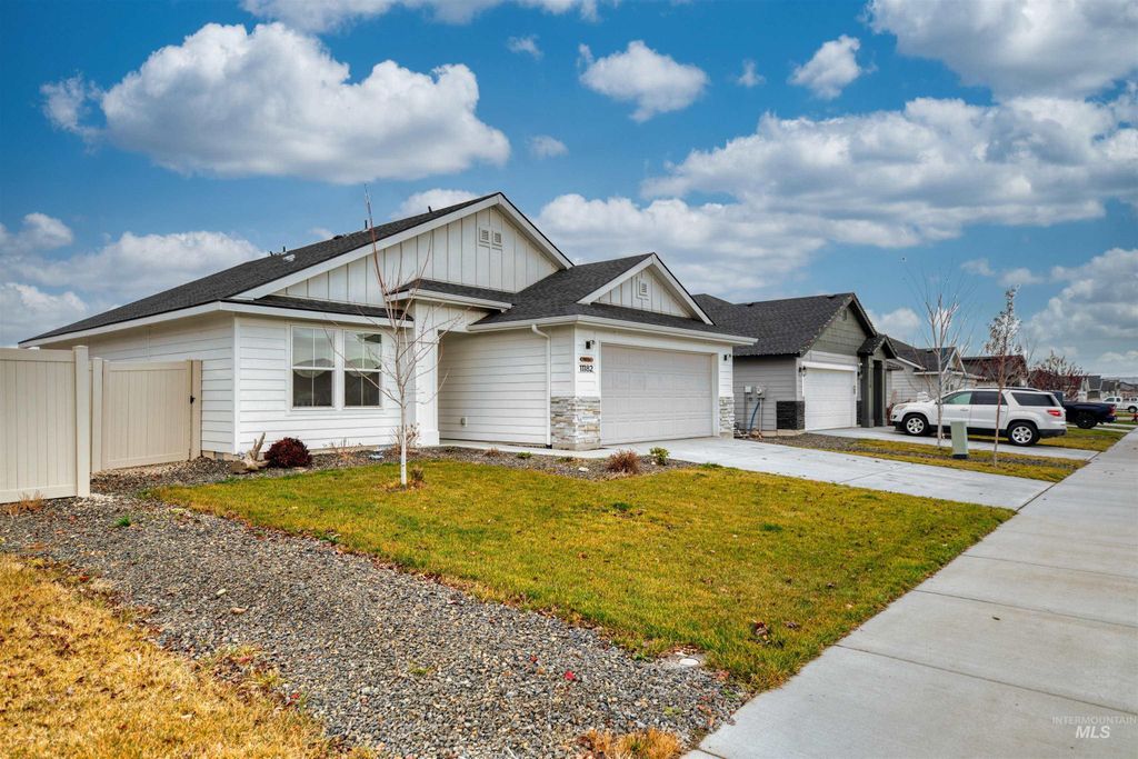 Photo of 11182 Newton St, Caldwell, ID 83605 (MLS # 98969495)