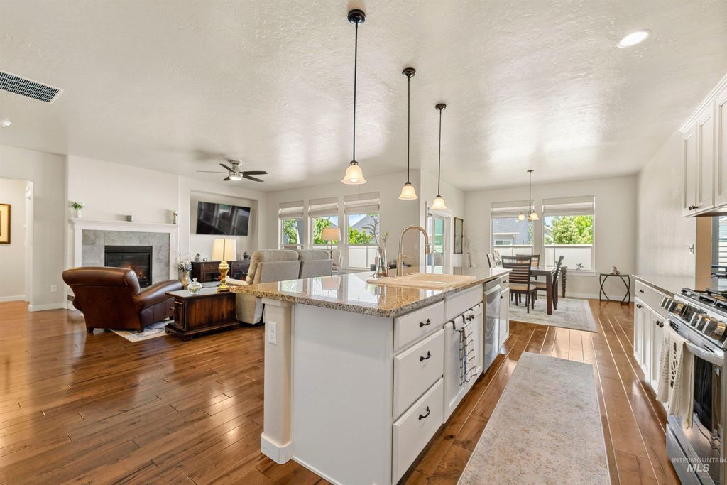 Photo of 2668 E Mariposa Drive, Eagle, ID 83616 (MLS # 98990726)