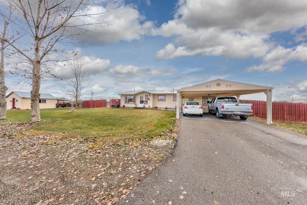 Photo of 393 Tuttle Dr, Ontario, OR 97914 (MLS # 98968567)