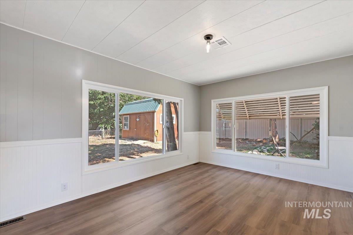 700 E Fairview Ave