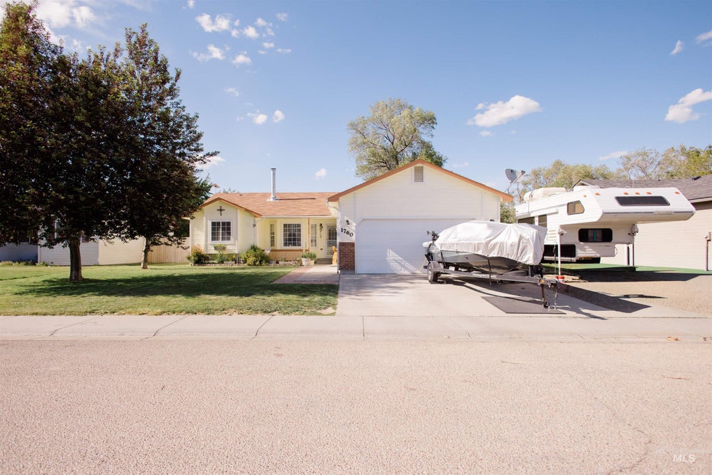 Photo of 1760 Peregrine Drive, Mountain Home, ID 83647 (MLS # 98997361)