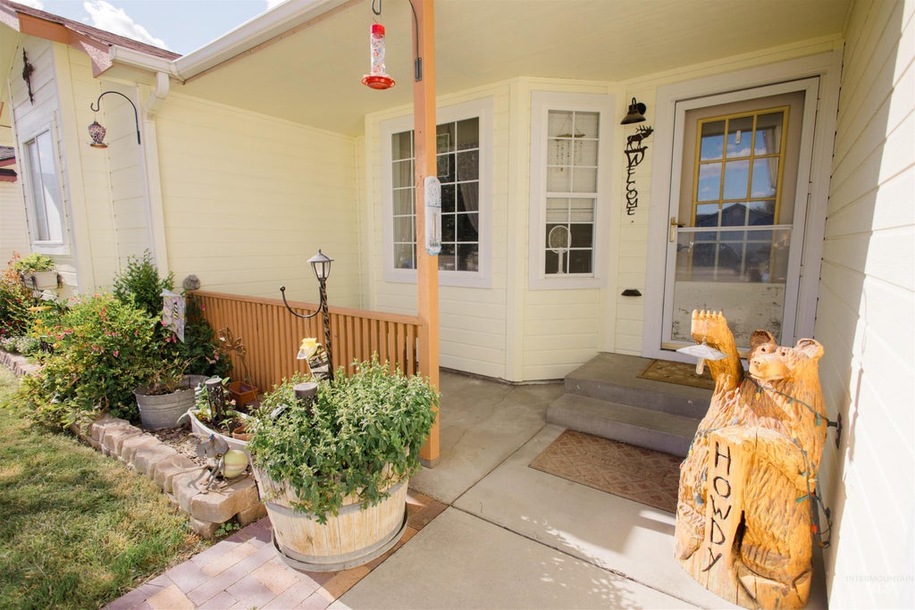 Photo of 1760 Peregrine Drive, Mountain Home, ID 83647 (MLS # 98997361)