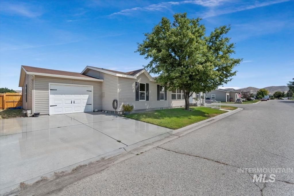 Photo of 1350 S Constitution, Emmett, ID 83617 (MLS # 98960009)
