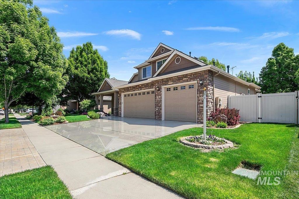 Photo of 3882 S Arno Ave, Meridian, ID 83642 (MLS # 98986212)
