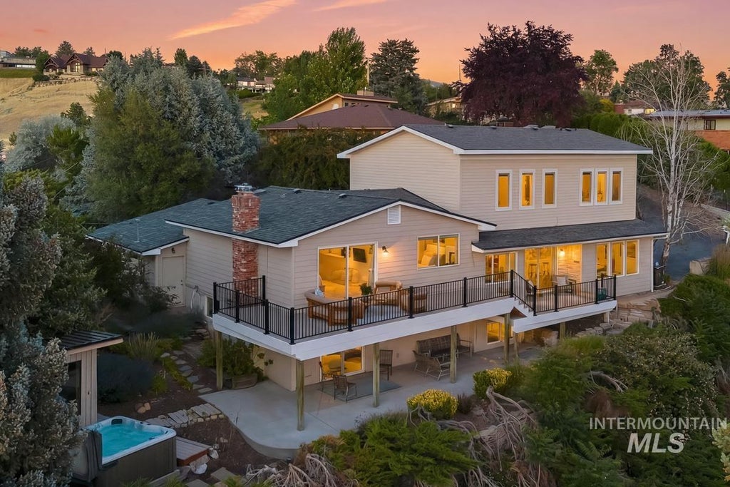 Photo of 130 W Horizon Drive, Boise, ID 83702 (MLS # 98990714)