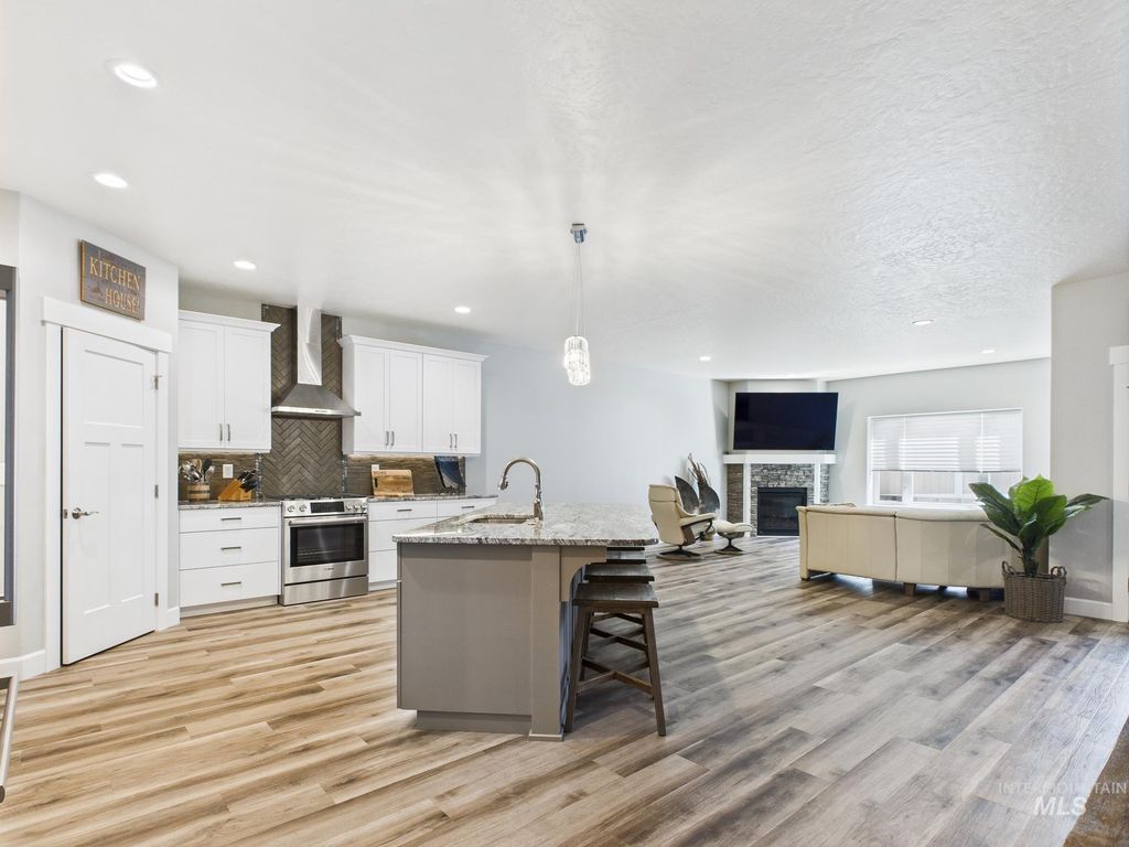 Photo of 2102 Alder Ave #A, Lewiston, ID 83501 (MLS # 98957995)