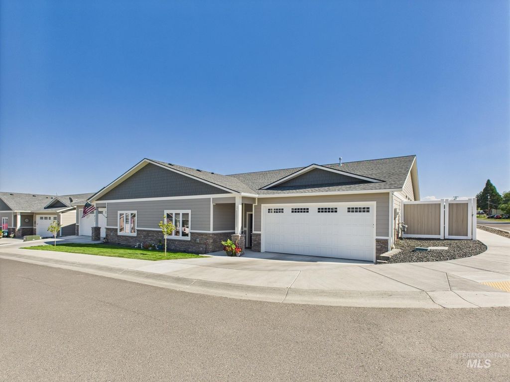 Photo of 2102 Alder Ave #A, Lewiston, ID 83501 (MLS # 98957995)