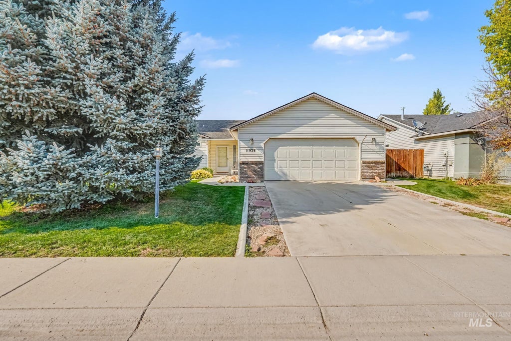 Photo of 11938 Emerson St, Caldwell, ID 83605 (MLS # 98997344)