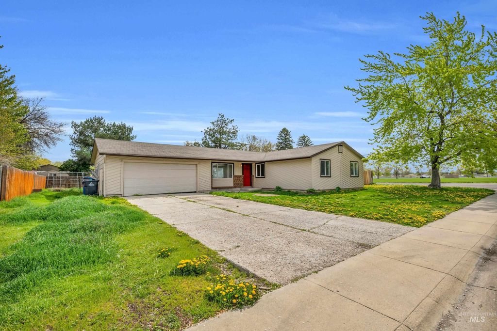 Photo of 702 Meadowview Dr, Nampa, ID 83651 (MLS # 98981795)