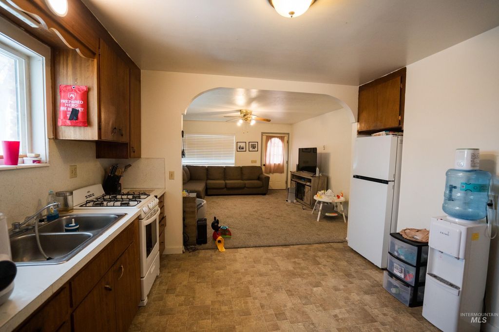 Photo of 1810 15th Street, Heyburn, ID 83336 (MLS # 98973434)