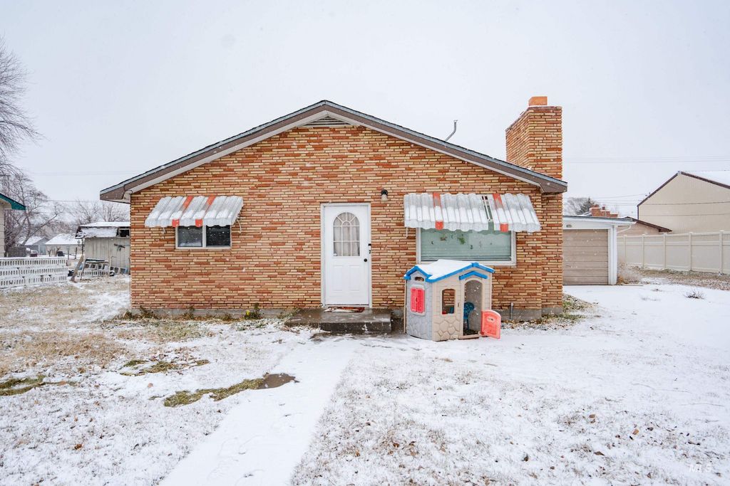 Photo of 1810 15th Street, Heyburn, ID 83336 (MLS # 98973434)