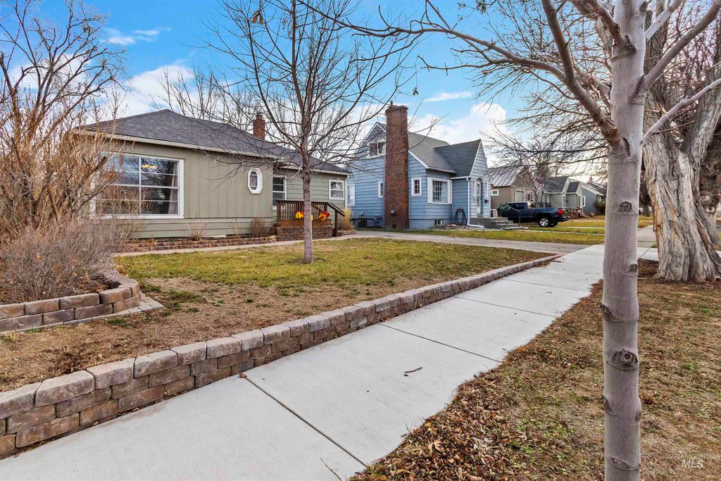 Photo of 184 Taylor St, Twin Falls, ID 83301 (MLS # 98971644)