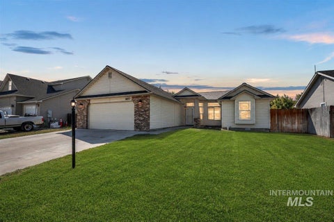 Photo of 3812 Stonehedge Way, Caldwell, ID 83605 (MLS # 98998958)