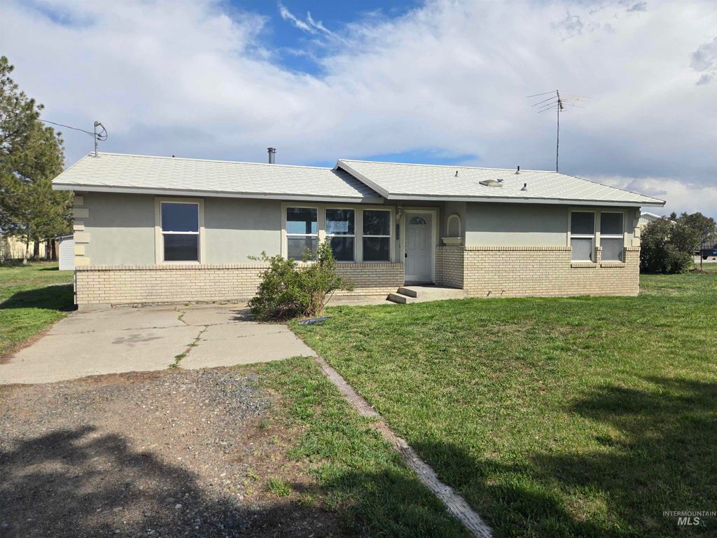 Photo of 1620 State Highway 46, Gooding, ID 83330 (MLS # 98984040)