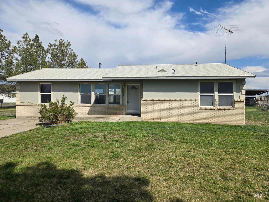 Photo of 1620 State Highway 46, Gooding, ID 83330 (MLS # 98984040)