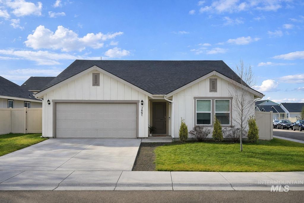 Photo of 7691 E Savanna River St, Nampa, ID 83687 (MLS # 98971690)