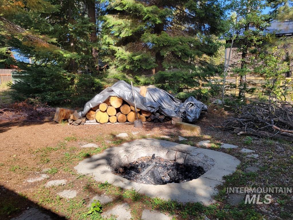 View of yard featuring an outdoor fire pit