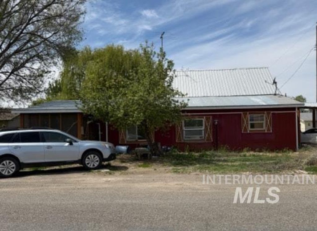 Photo of 105 3rd Street, Grand View, ID 83624 (MLS # 98984565)