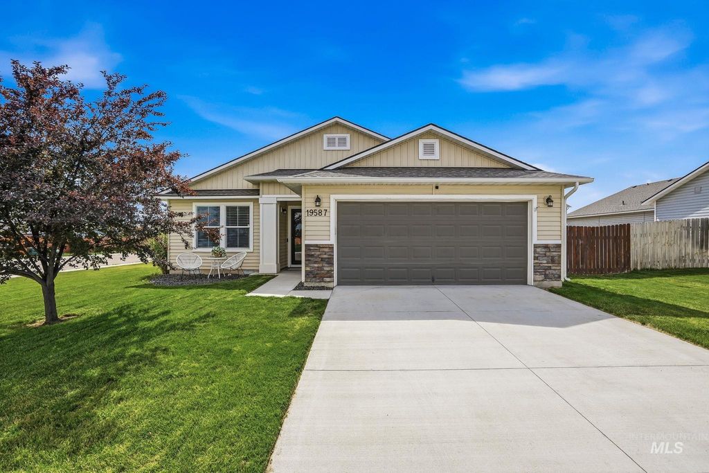 Photo of 19587 Lenox Ave, Caldwell, ID 83605 (MLS # 98994340)
