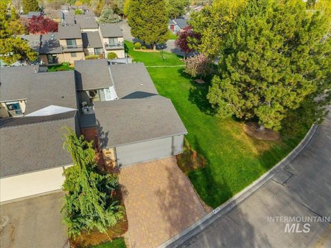 Photo of 935 N Camelot Dr, Boise, ID 83704 (MLS # 98981472)