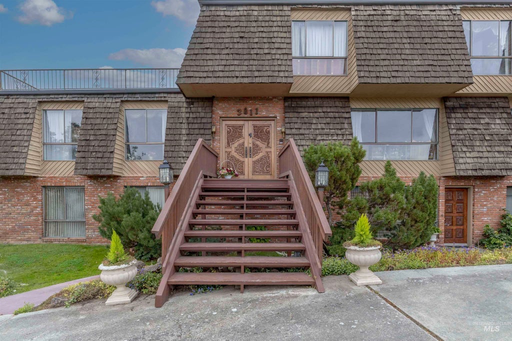 Photo of 3811 Country Club Dr, Lewiston, ID 83501 (MLS # 98999915)