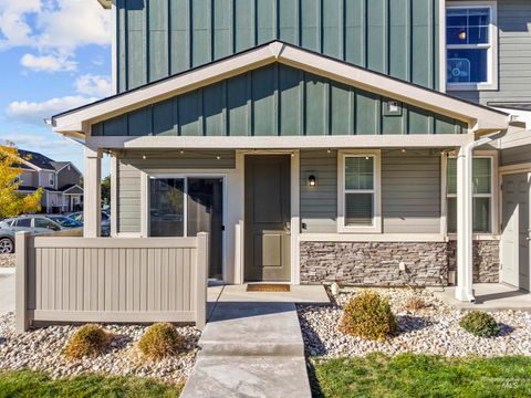 2314 E Spice Loop Nampa ID 83687