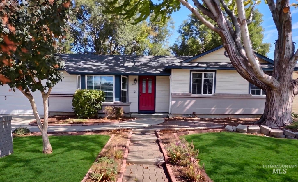 Photo of 1952 Nw 11th Ave, Meridian, ID 83646 (MLS # 99000733)