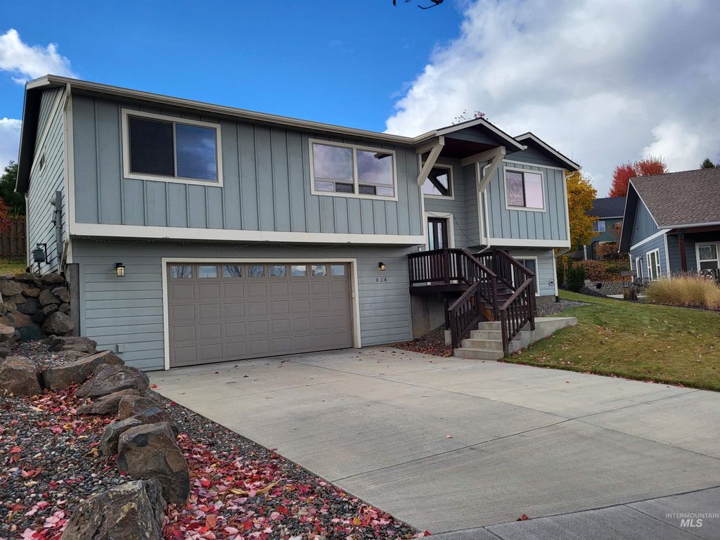 Photo of 824 Alturas Drive, Moscow, ID 83843 (MLS # 98965942)