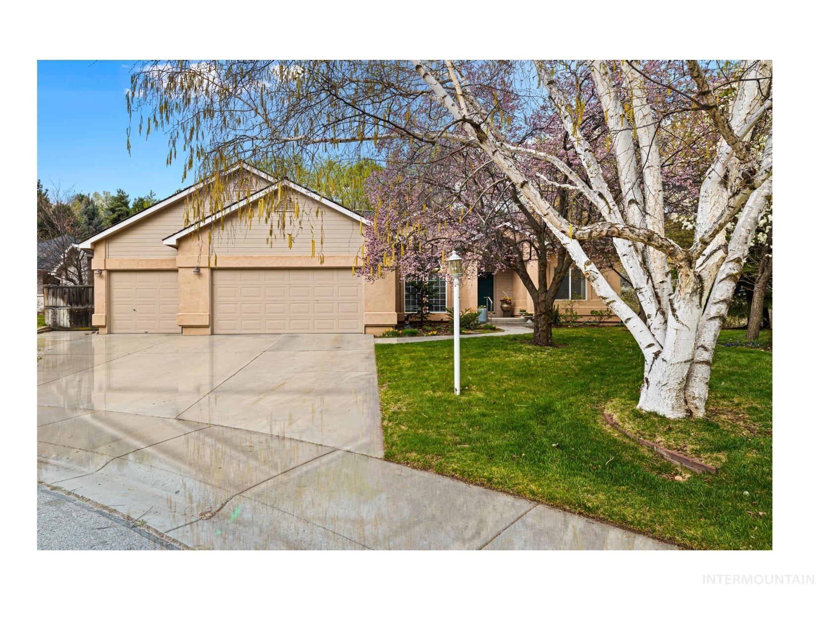 2063 N Trailview Pl