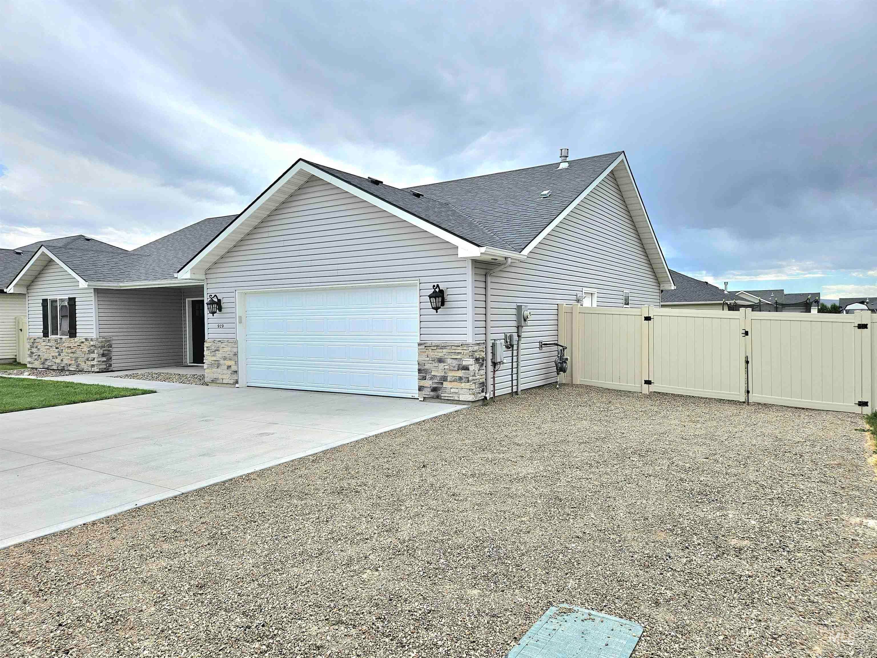919 Gem Ave
