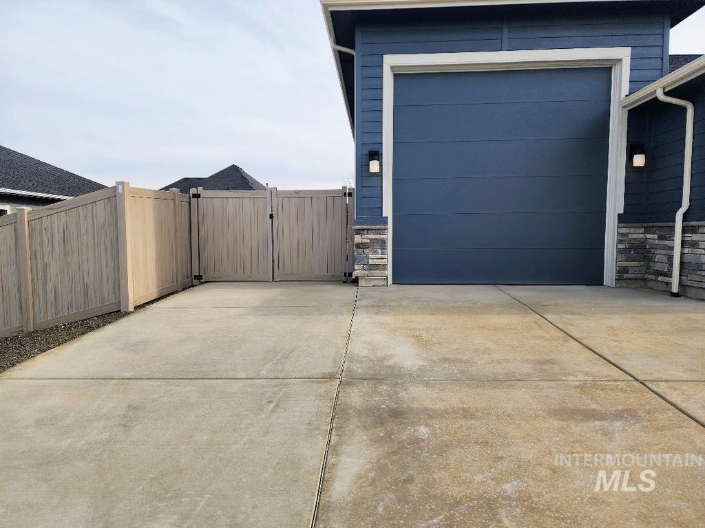 Photo of 2408 S Hurd Ave, Nampa, ID 83686 (MLS # 98973402)