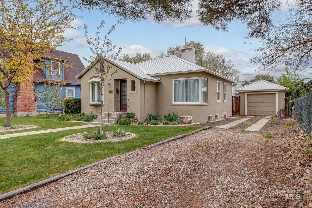 Photo of 838 SW 2nd St, Ontario, OR 97914 (MLS # 98983568)