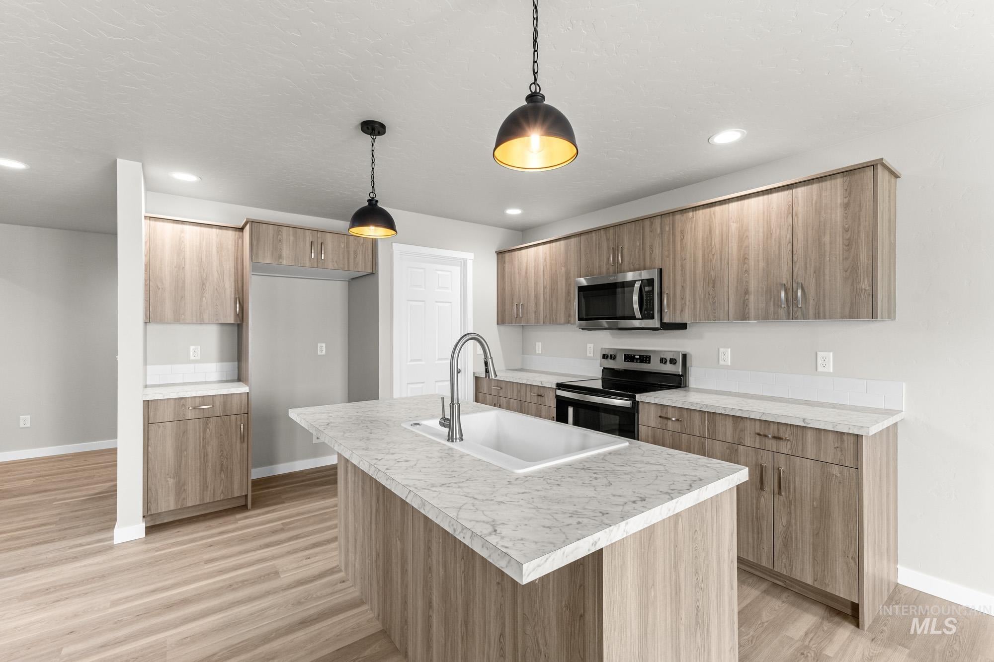 3143 W Animas Creek Dr