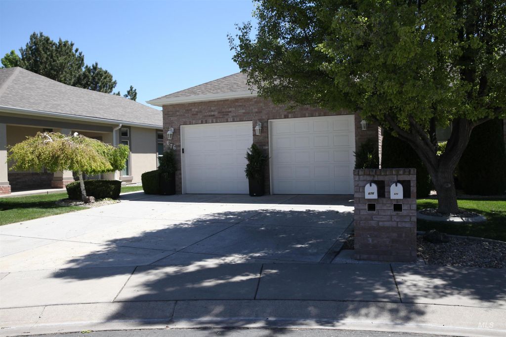 Photo of 676 Riverview Dr, Twin Falls, ID 83301 (MLS # 98986504)
