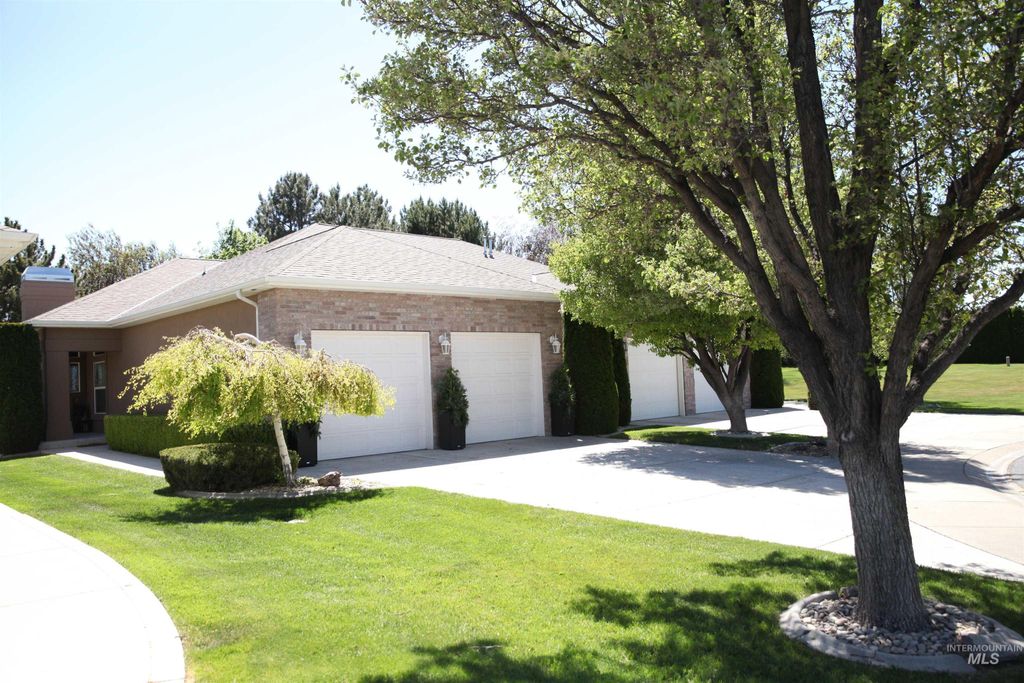 Photo of 676 Riverview Dr, Twin Falls, ID 83301 (MLS # 98986504)