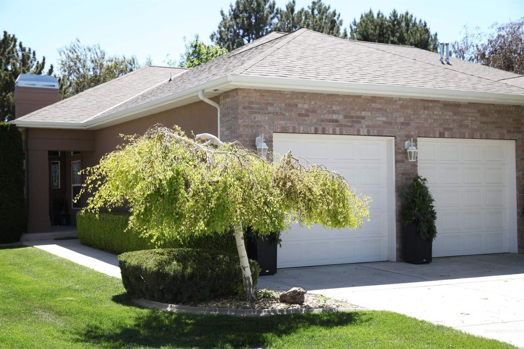 Photo of 676 Riverview Dr, Twin Falls, ID 83301 (MLS # 98986504)
