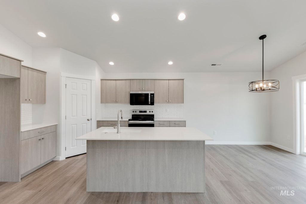 Photo of 5475 S Desert Cactus Ave, Meridian, ID 83642 (MLS # 98974829)