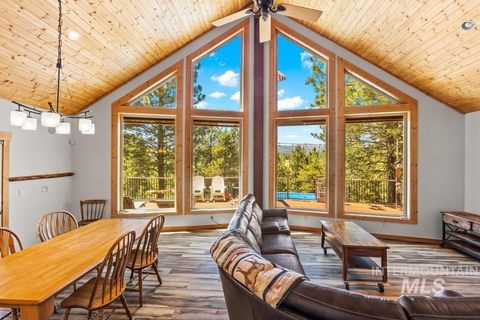 Photo of 10389 Gamann Dr, Cascade, ID 83611 (MLS # 98951415)