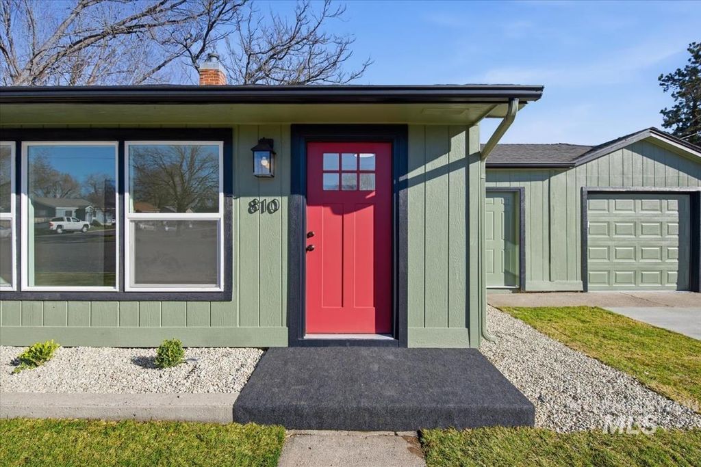 Photo of 810 E 9th N, Mountain Home, ID 83647 (MLS # 98978901)